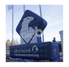 riesiges aufblasbares Logo - Deutsche Familienversicherung