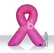 riesiges aufblasbares Logo "Krebshilfe"