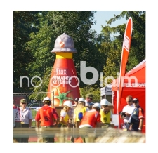aufblasbare Riesenflasche mit abnehmbaren Helm - Ketchup Flasche Felix